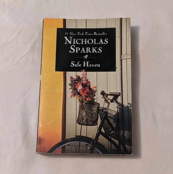 💥 Safe Haven Nicholas Sparks Paperback - Picture 1 of 2